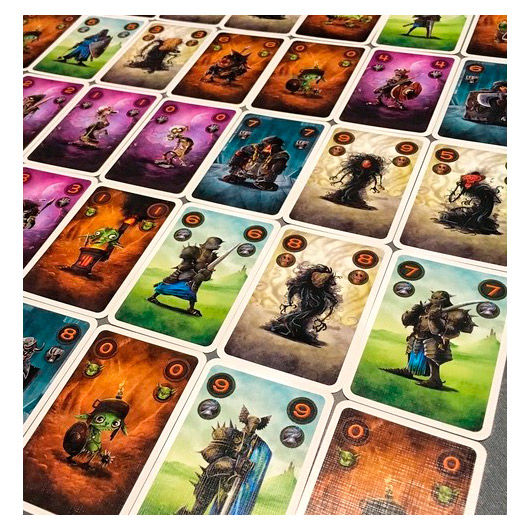 Caja del juego de cartas Claim de SD Games con personajes fantásticos - 3