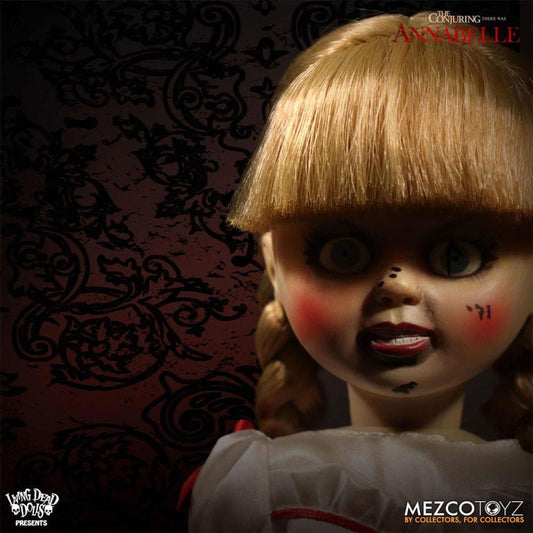 Figura Annabelle Living Dead Dolls de 25 cm con vestido blanco y detalles rojos - 4