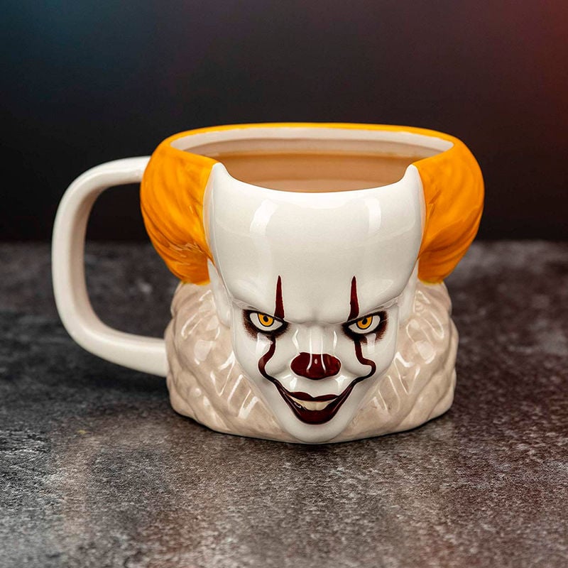 Taza 3D de Pennywise de IT con cabello naranja y ojos amarillos - 4