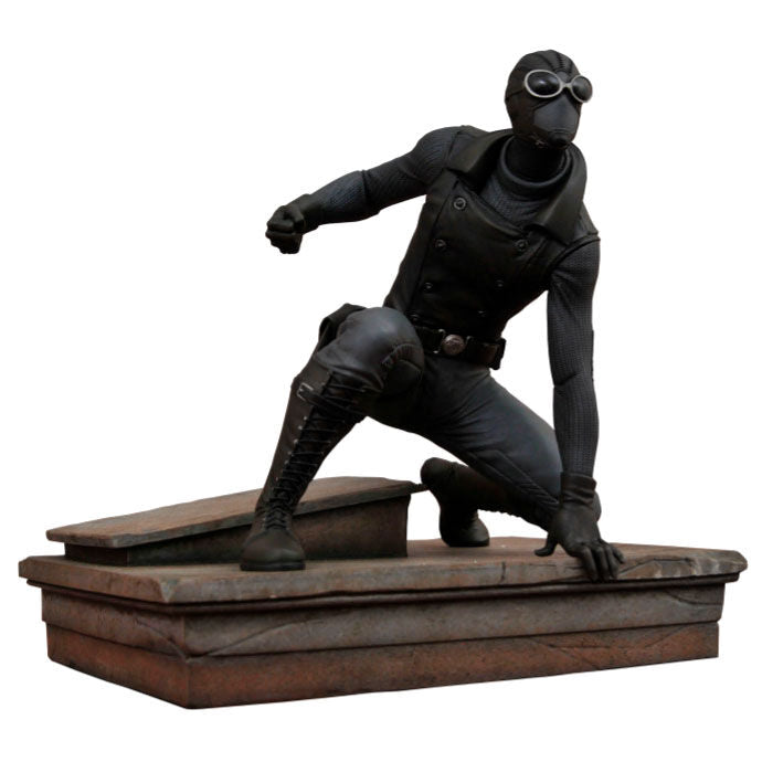 Figura de Spider-Man con traje negro sobre base urbana - 2
