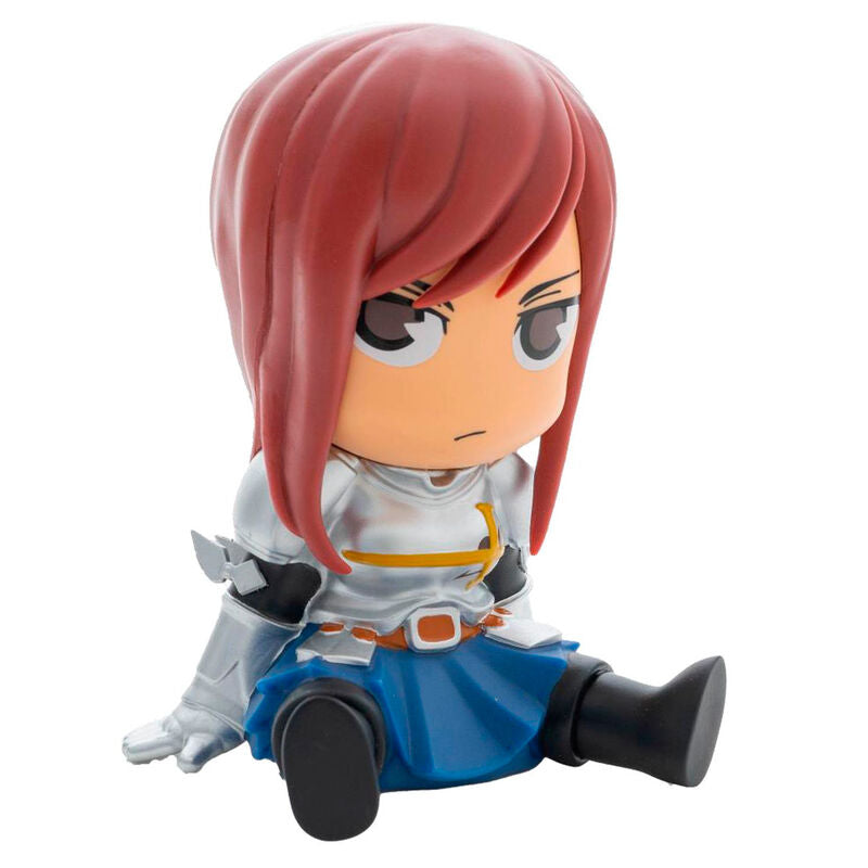 Figura hucha de Erza de Fairy Tail con cabello rojo y armadura