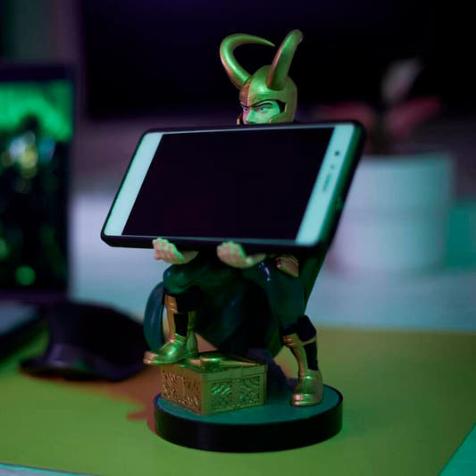 Soporte Cable Guy de Loki Marvel con armadura dorada y capa verde - 14