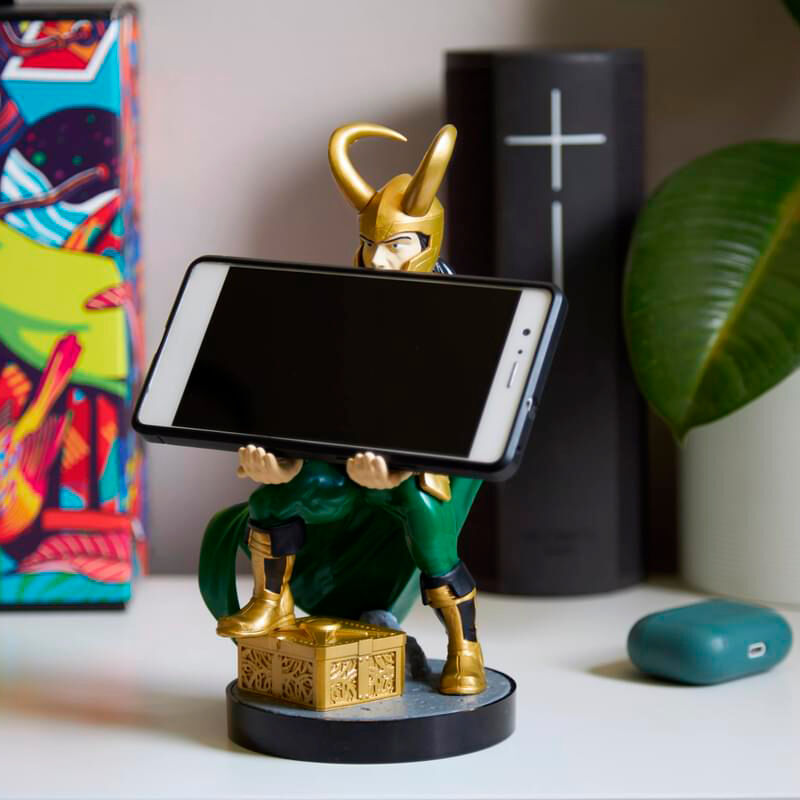 Soporte Cable Guy de Loki Marvel con armadura dorada y capa verde - 15
