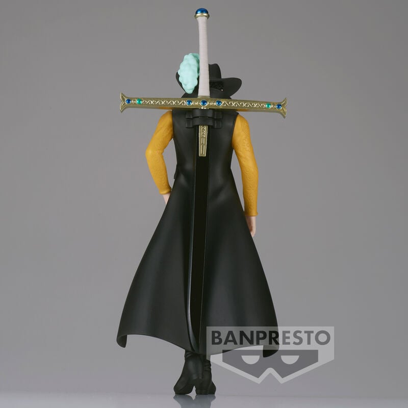 Figura de Dracule Mihawk de One Piece con sombrero, espada y capa - 5