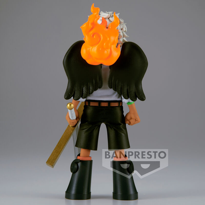 Figura de S-Hawk de One Piece con dos espadas, alas negras y llama naranja - 5