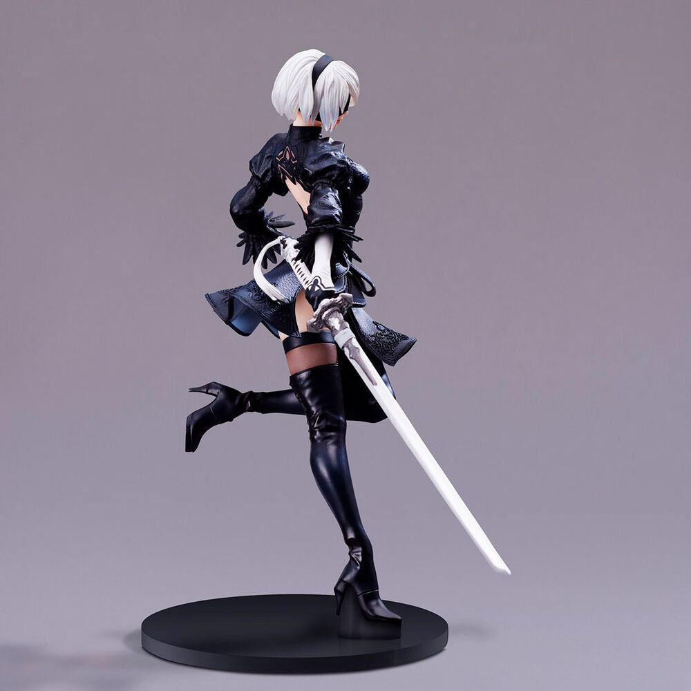 Figura 2B YoRHa de NieR:Automata con espada sobre base negra - 2