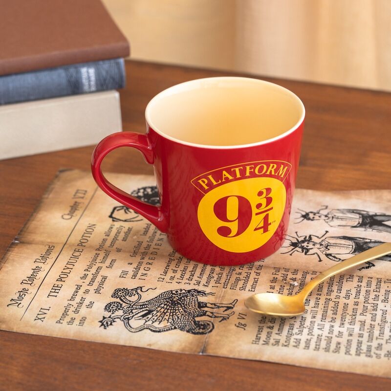 Taza roja ERIK de Harry Potter con diseño de la Plataforma 9 3/4 - 5