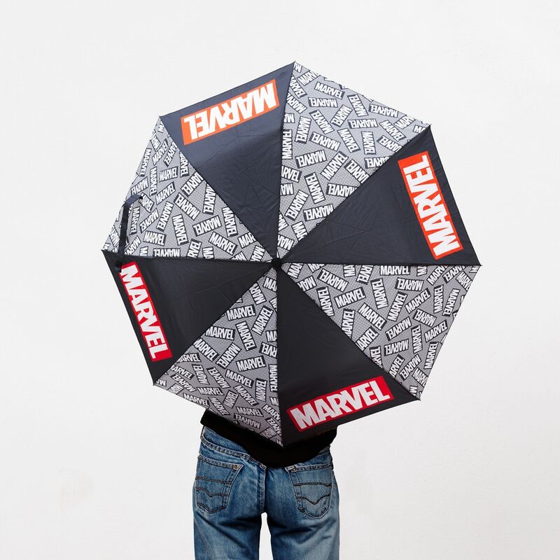 Paraguas plegable automático Marvel negro con logotipos estampados - 3