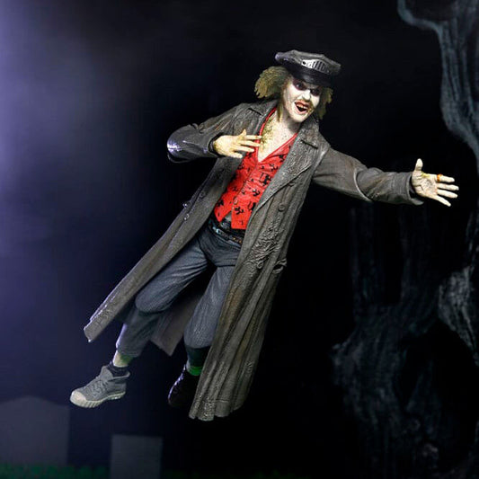 Figura NECA Ultimate de Beetlejuice Tour Guide con abrigo oscuro y camisa roja - 5