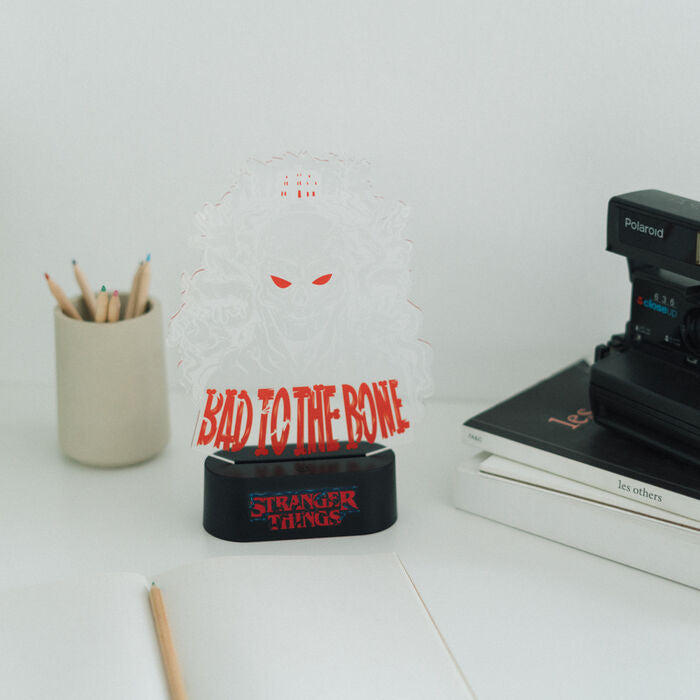 Lámpara LED Bad to the Bone de Stranger Things con calavera y base negra - 8