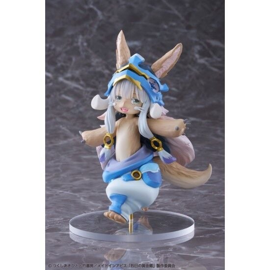 Figura Coreful de Nanachi de Made in Abyss sobre base transparente