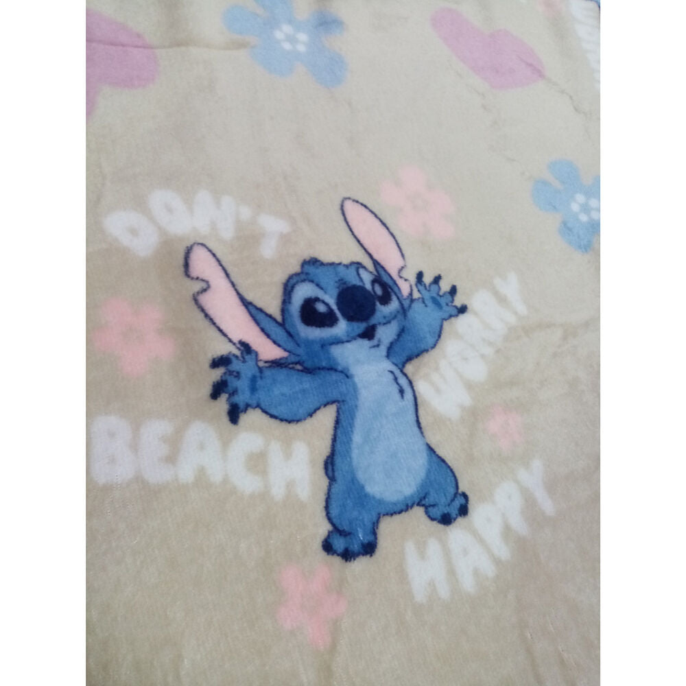 Manta coralina Disney de Stitch y Angel con flores y corazones - 4