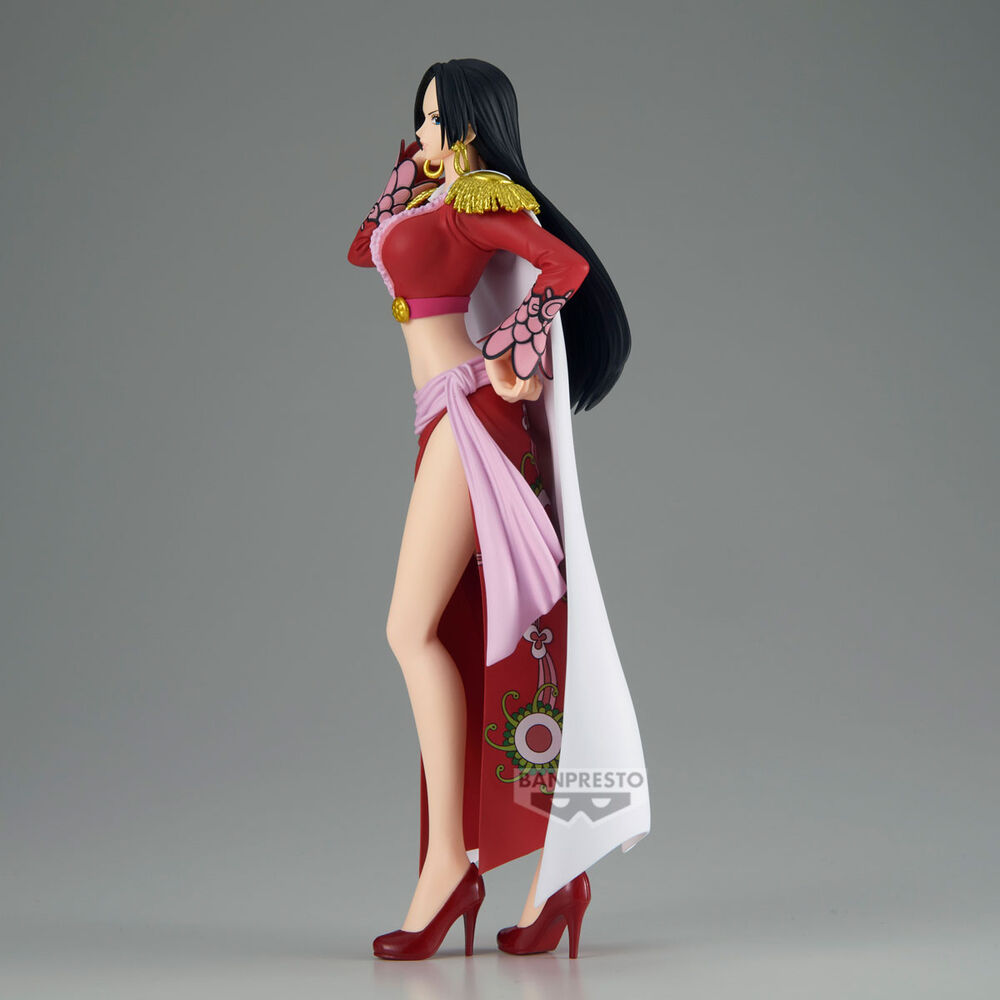 Figura de Boa Hancock de One Piece con atuendo rojo y capa clara - 4
