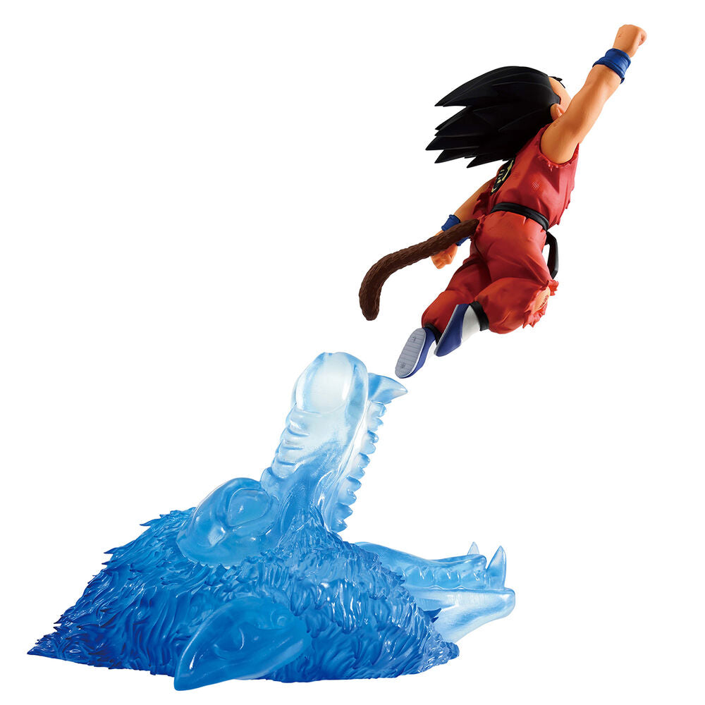 Figura Ichibansho de Son Goku volando sobre un efecto azul de dragón - 5