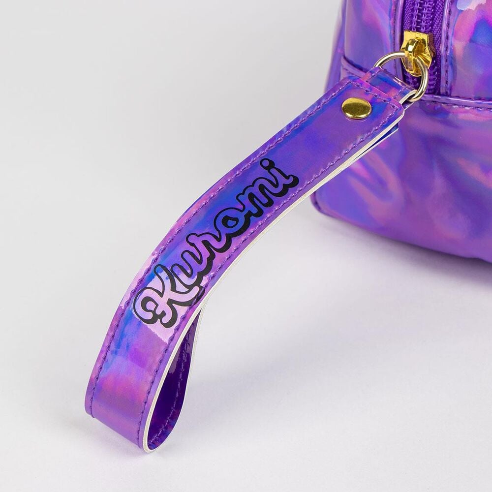 Neceser de viaje morado iridiscente con diseño frontal de Kuromi - 3