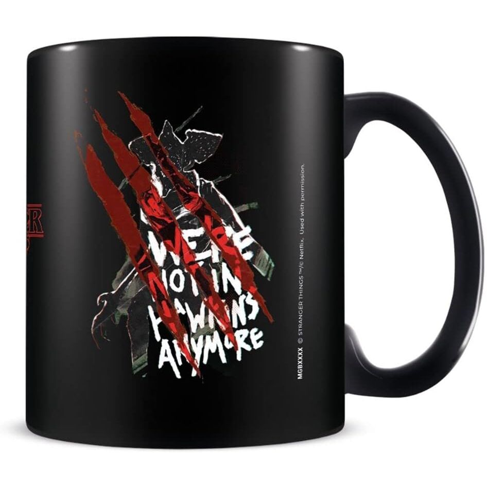 Taza negra Stranger Things Not in Hawkins de 315 ml