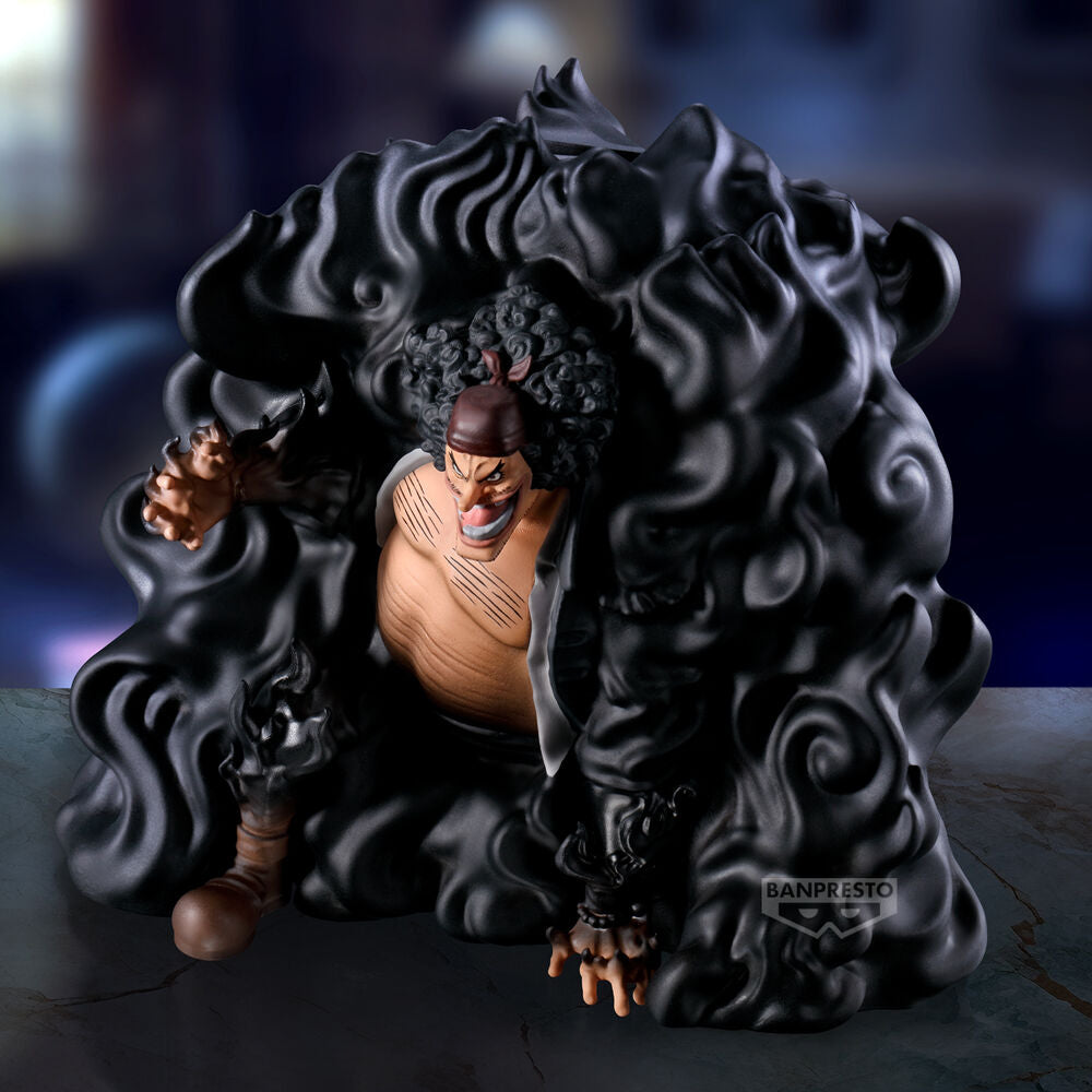 Figura de Marshall D. Teach de One Piece rodeado por un efecto negro - 4