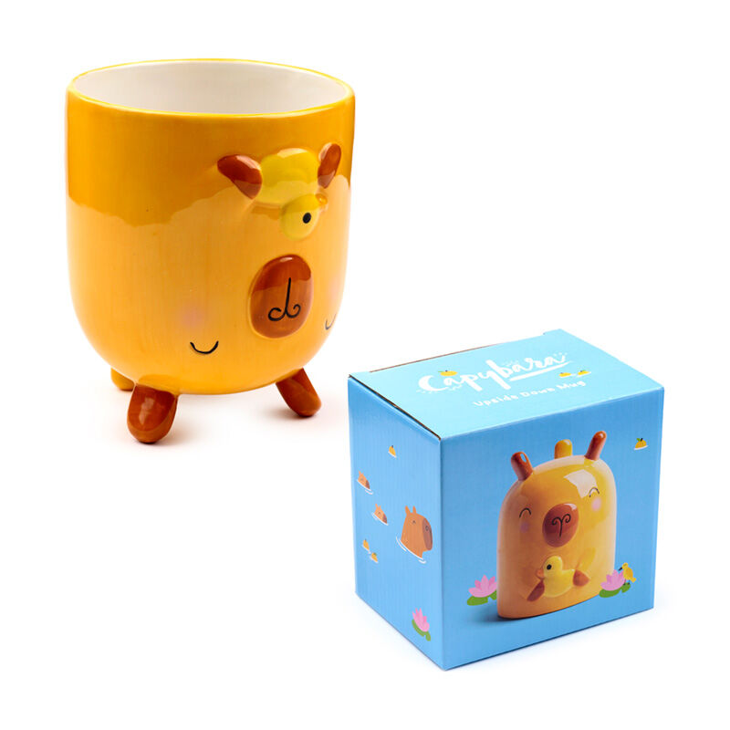 Taza 3D amarilla de cerámica con diseño de capibara - 5