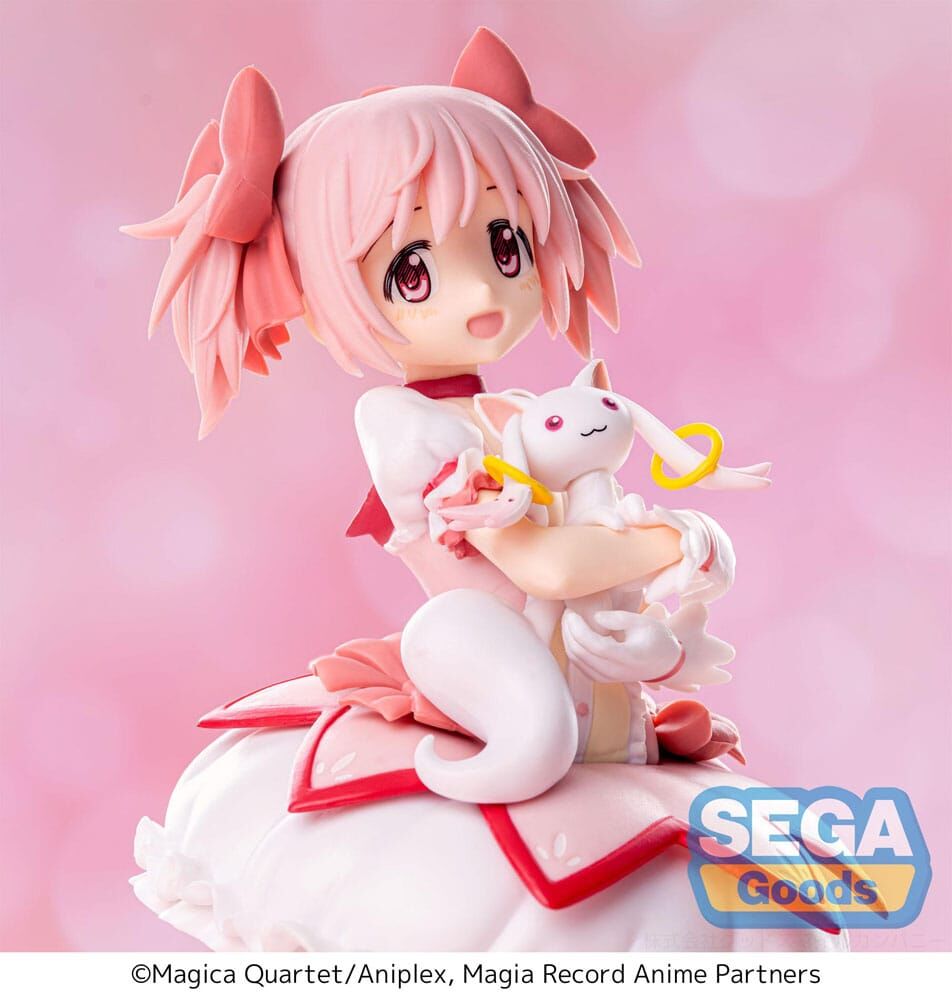 Figura SPM de Madoka Kaname con vestido rosa y blanco sobre base negra - 6
