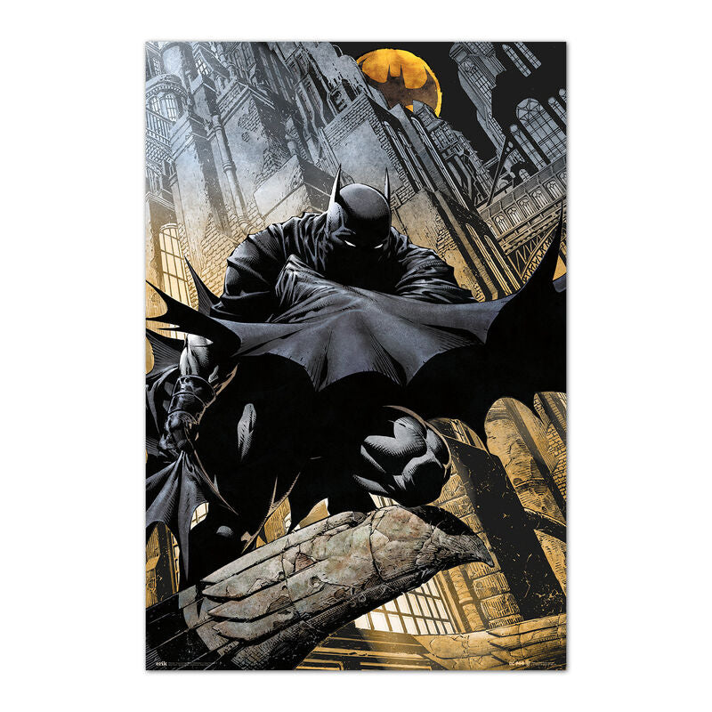Póster vertical de Batman sobre una gárgola con arquitectura urbana de fondo