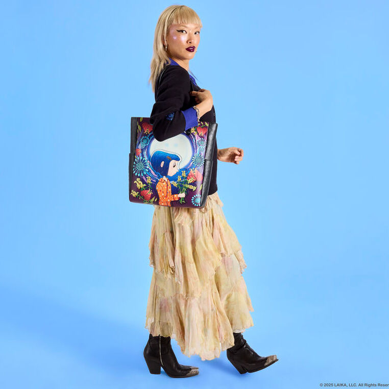 Bolsa shopping Loungefly de Coraline con diseño floral a todo color - 6