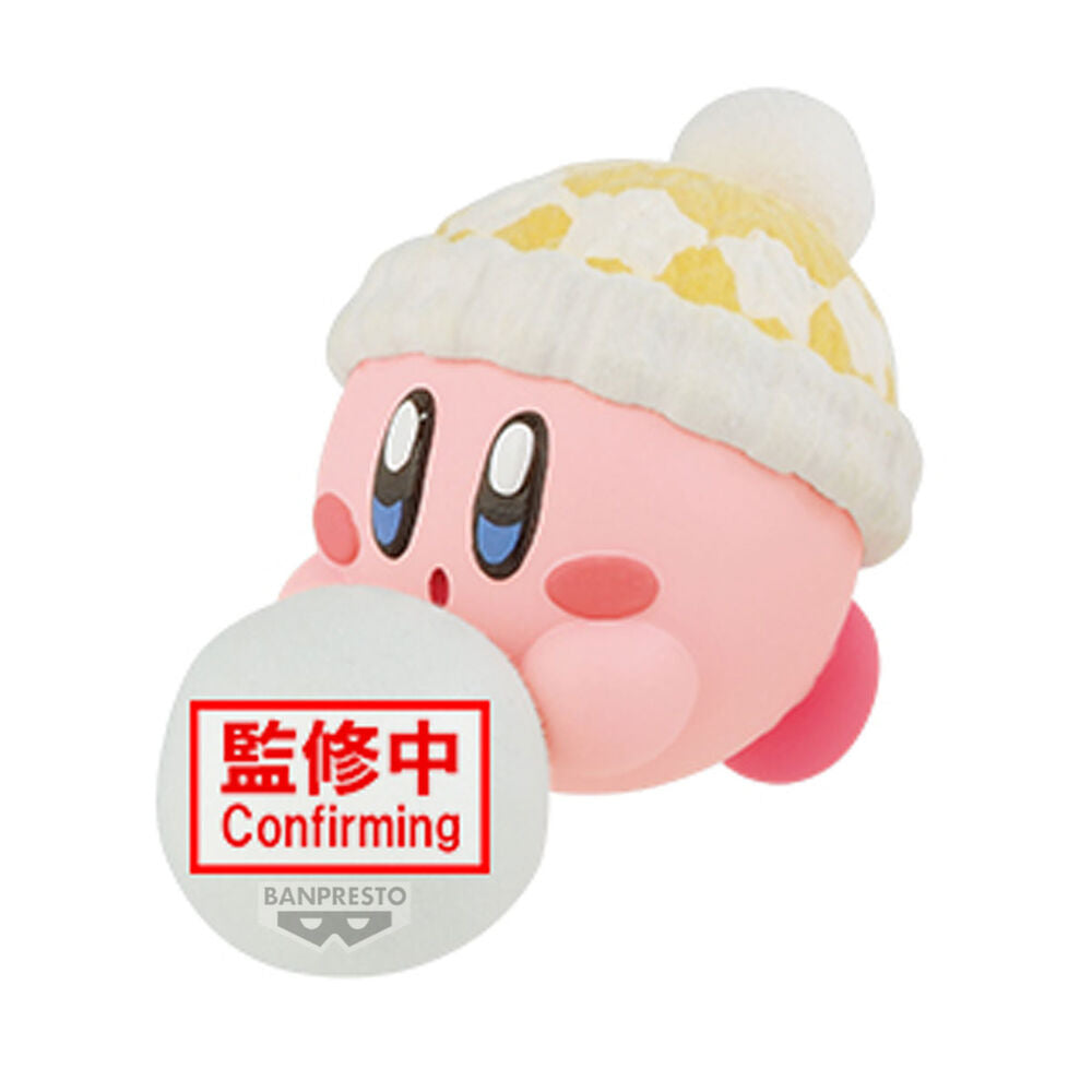 Figura de Kirby con gorro de invierno y bola de nieve