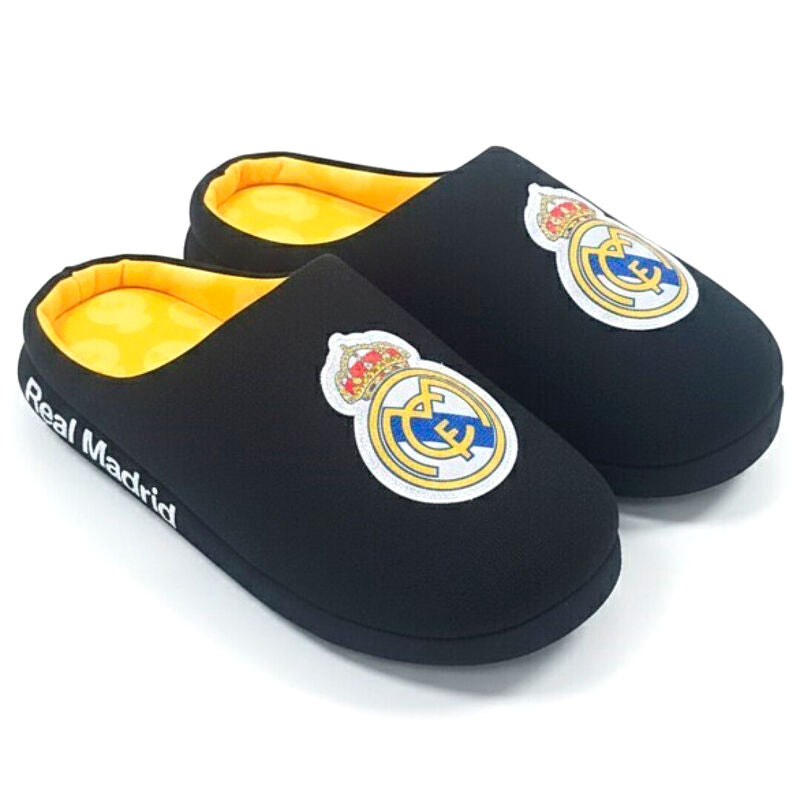 Pantuflas negras de adulto del Real Madrid con escudo e interior amarillo - 2