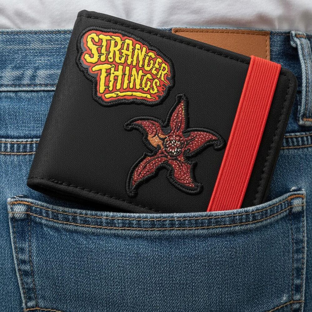 Cartera negra Stranger Things de CERDÁ con banda roja - 6