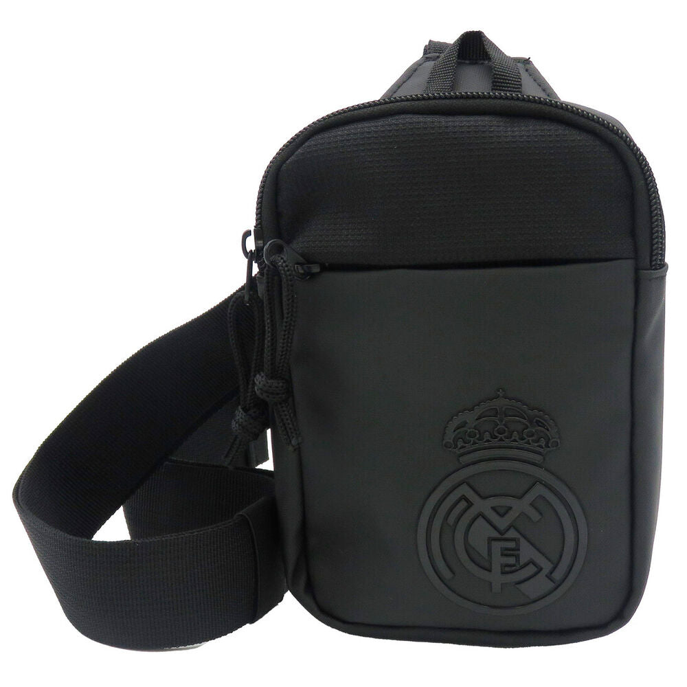 Bandolera negra del Real Madrid con escudo en relieve