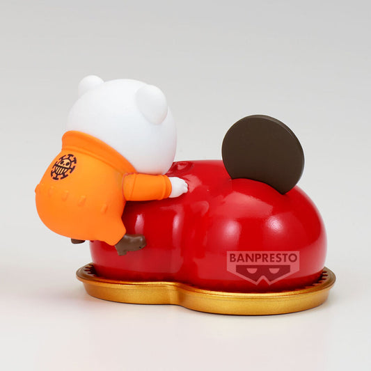 Figura de Bepo de One Piece sobre una base roja y dorada - 3