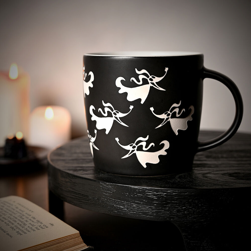 Taza negra de cerámica con siluetas blancas de Zero de Pesadilla antes de Navidad - 3