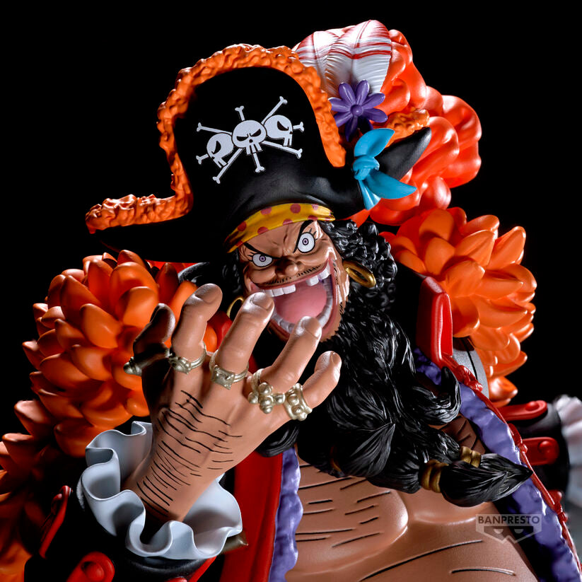 Figura Marshall D. Teach Grandista de One Piece con abrigo naranja y sombrero pirata - 6