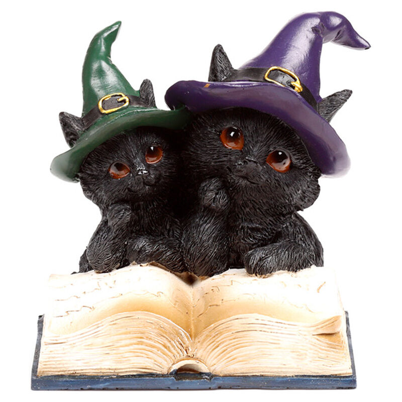 Figuras de gatos negros con sombreros de bruja sobre libros - 5