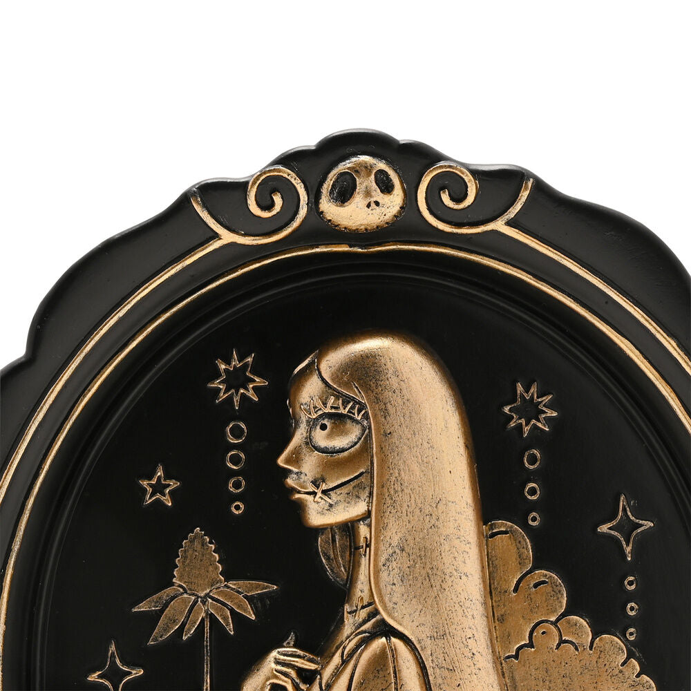 Placa de resina de Sally de Pesadilla Antes de Navidad con detalles dorados - 3