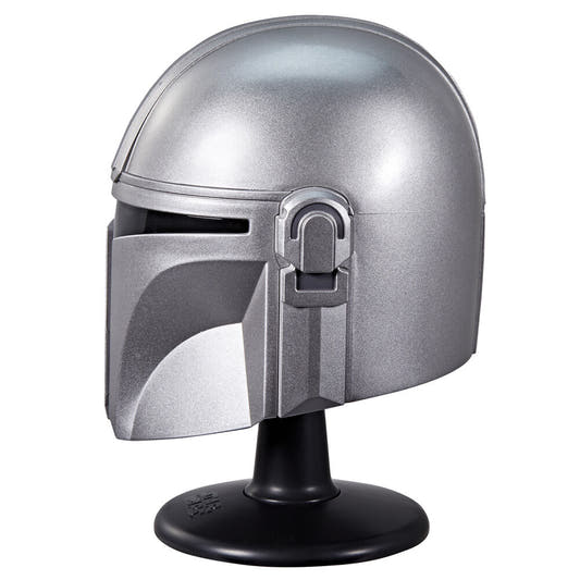 Casco plateado de The Mandalorian Star Wars sobre base negra - 4
