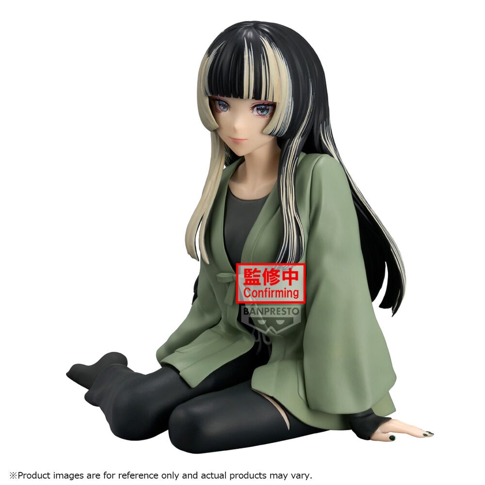 Figura de Juufuutei Raden sentada con chaqueta verde