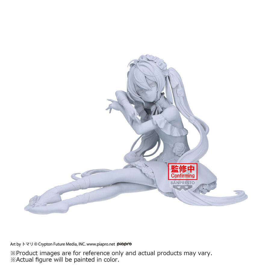 Figura Hatsune Miku Classical Tuning de Banpresto en pose sentada