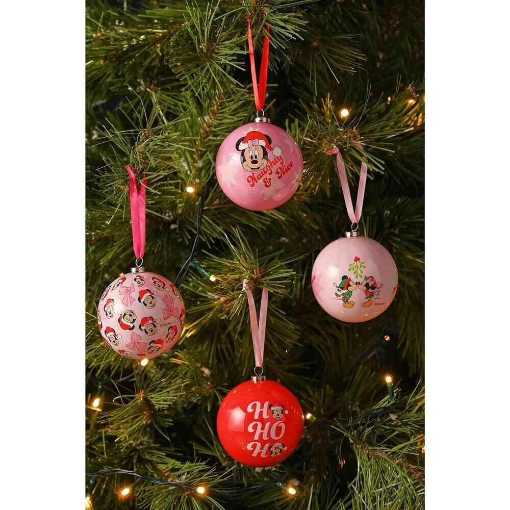 Set de cuatro bolas de Navidad Disney de Mickey y Minnie en un árbol
