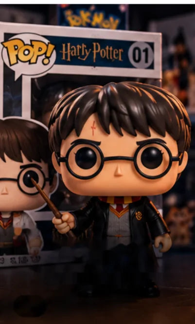 Figura Funko Pop de Harry Potter con gafas y cicatriz en la frente.
