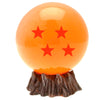 Figura hucha Dragon Ball con bola naranja de cuatro estrellas y base rocosa