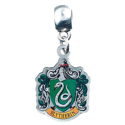 Charm colgante con escudo de Slytherin y serpiente plateada