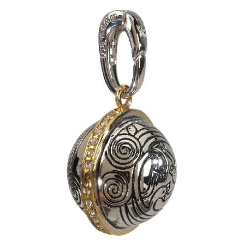 Colgante charm metálico Remembrall de Harry Potter con grabados ornamentales