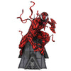Estatua de resina de Carnage de Marvel en rojo y negro sobre una base gótica