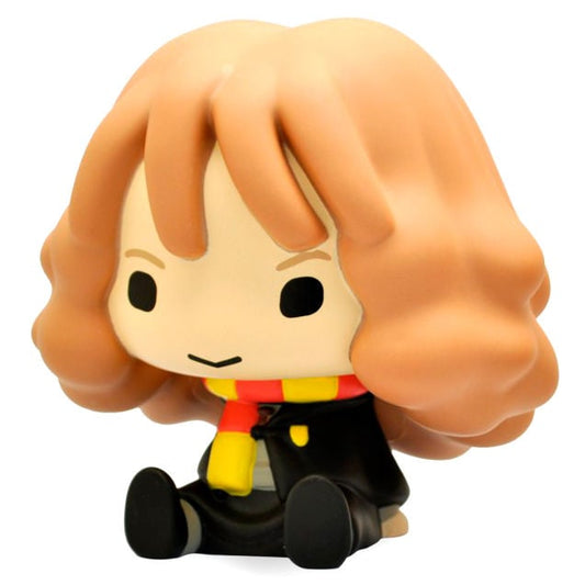 Figura hucha Chibi de Hermione Granger sentada con bufanda roja y amarilla