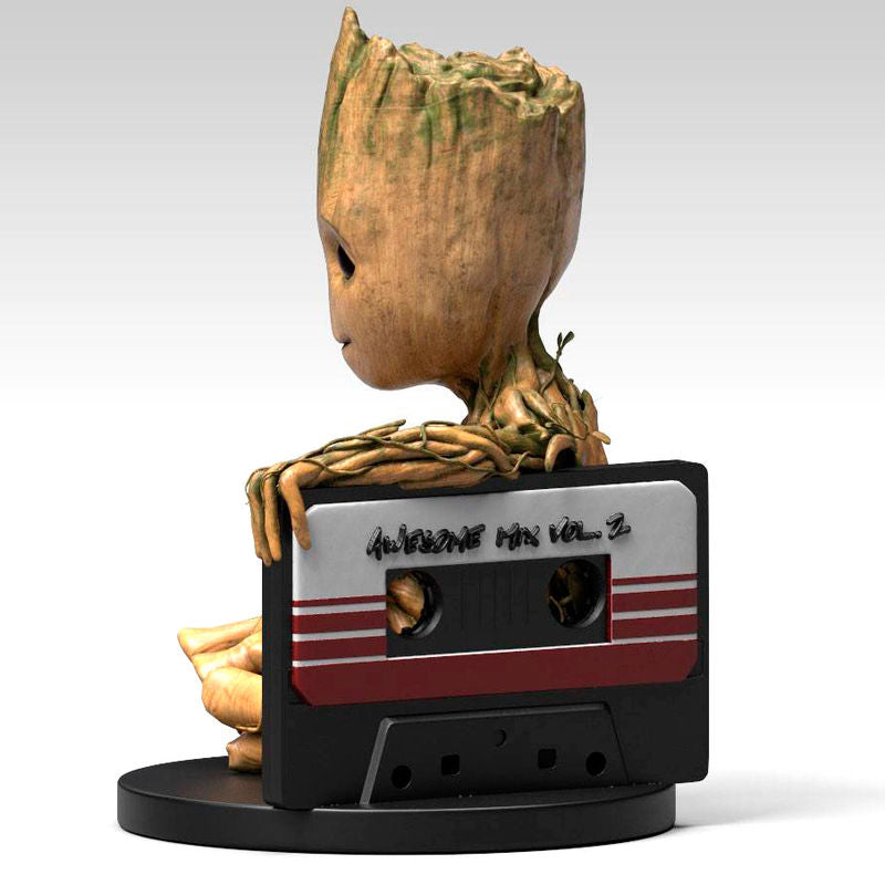 Figura hucha de Baby Groot con cassette de Guardianes de la Galaxia 2 - 2