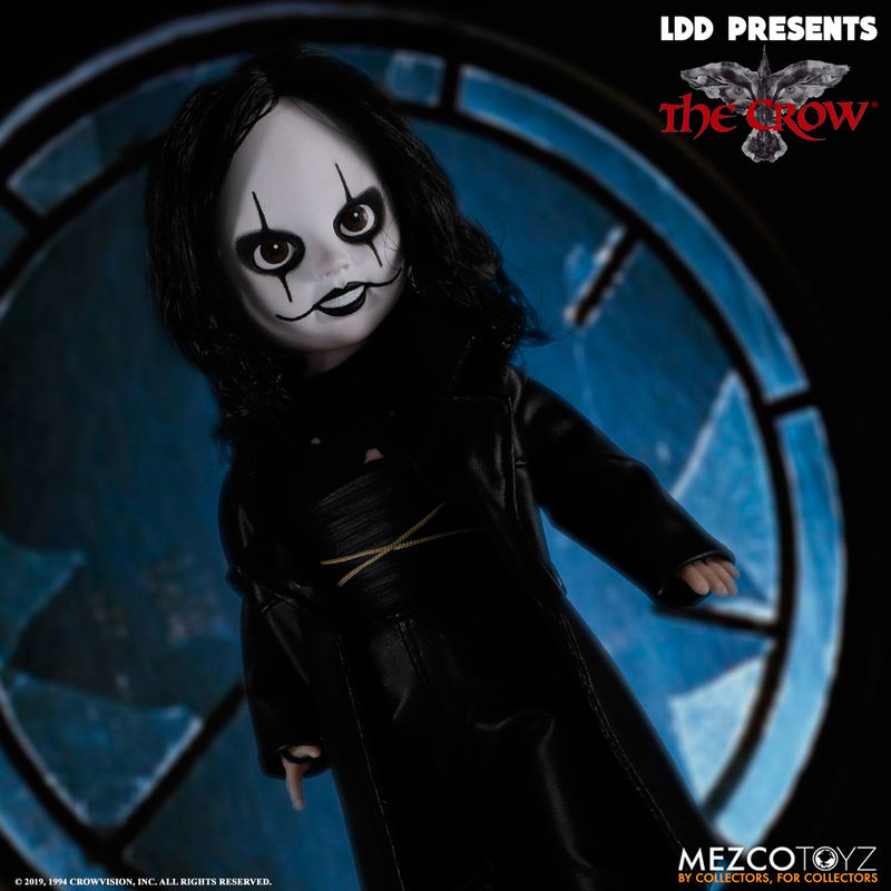 Figura Living Dead Dolls de The Crow con abrigo negro y maquillaje blanco - 4
