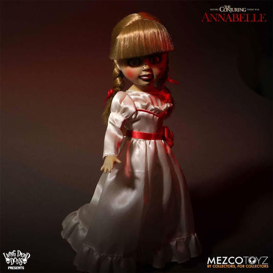 Figura Annabelle Living Dead Dolls de 25 cm con vestido blanco y detalles rojos