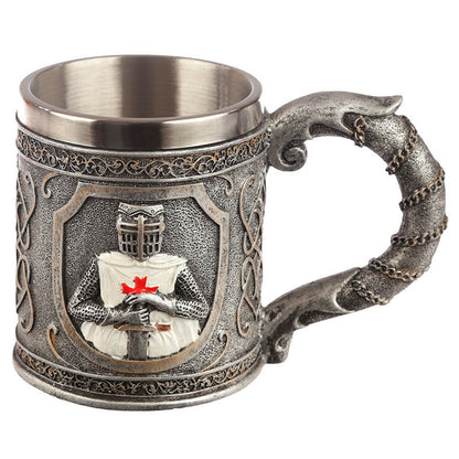 Taza de Caballeros de las Cruzadas con caballero en relieve y asa ornamentada - 4
