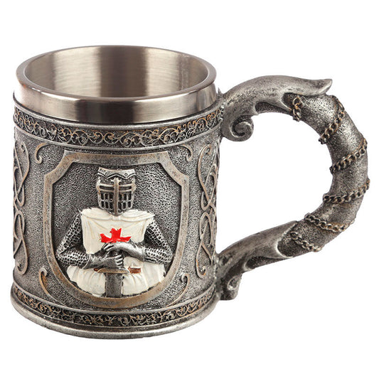Taza de Caballeros de las Cruzadas con caballero en relieve y asa ornamentada - 4