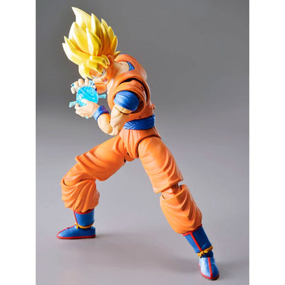 Figura articulada de Goku Super Saiyan con uniforme naranja y azul - 4
